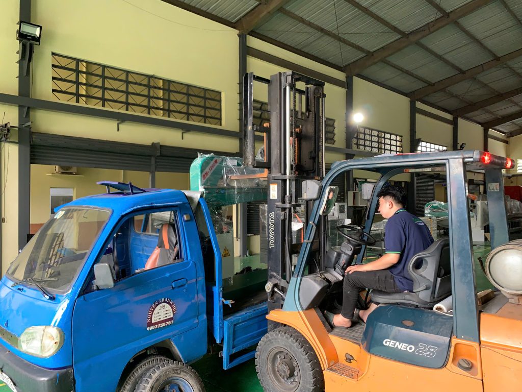 BÀN GIAO MÁY ĐÓNG GHIM THỦ CÔNG 2 Servo